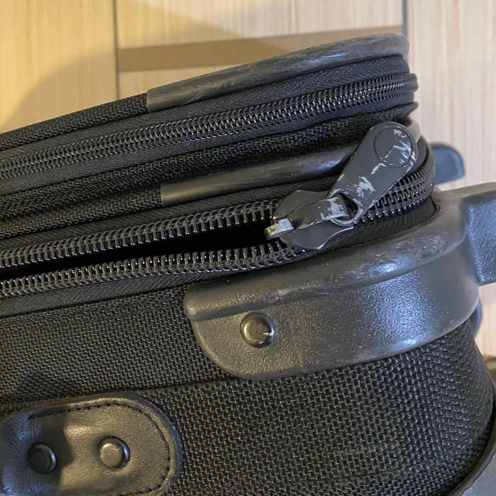Briggs & Riley Carry On Luggage - Picture 5 of 11